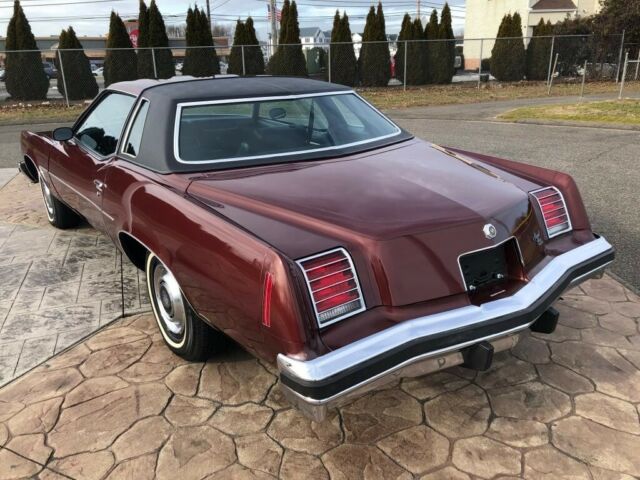 Pontiac Grand Prix 1976 image number 32