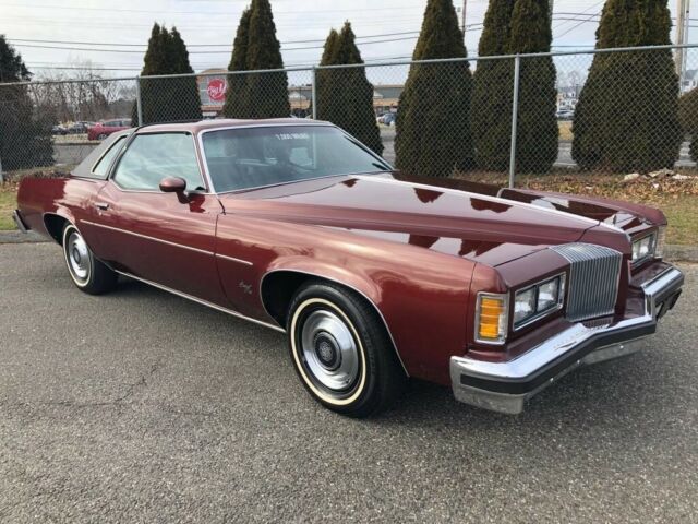 Pontiac Grand Prix 1976 image number 6