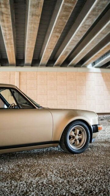 Porsche 911 1976 image number 37