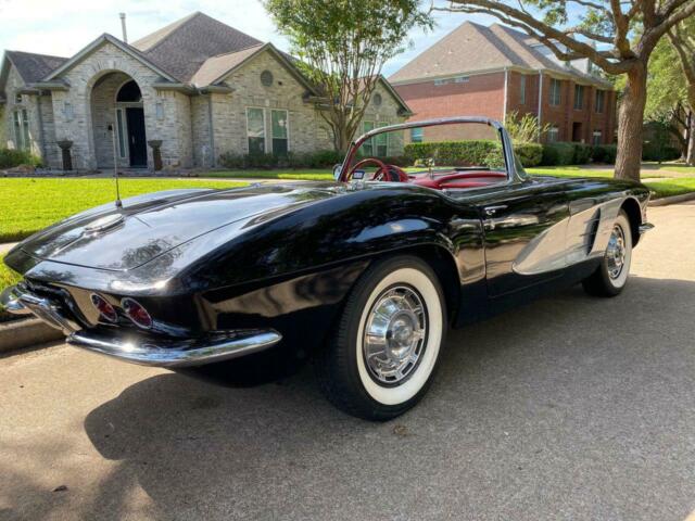 Chevrolet Corvette 1961 image number 17