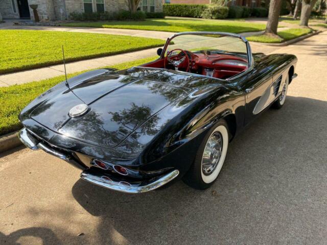 Chevrolet Corvette 1961 image number 18