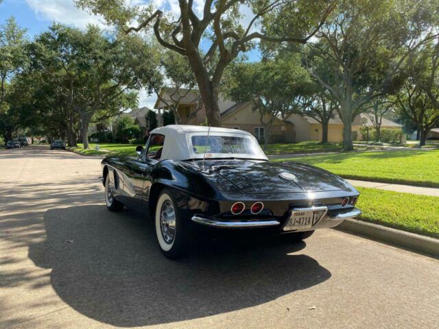 Chevrolet Corvette 1961 image number 35