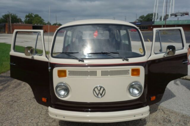 Volkswagen Bus/Vanagon 1977 image number 24