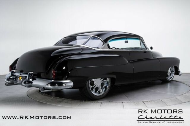 Buick Custom 1952 image number 1