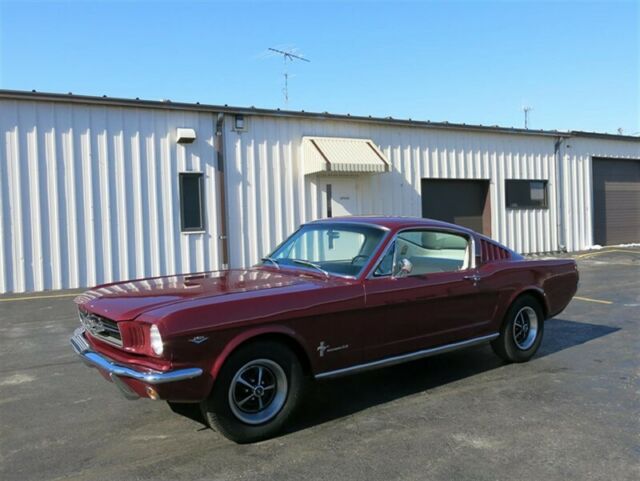 Ford Mustang Fastback, 1965 image number 1