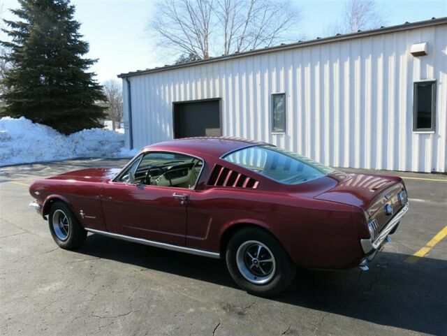 Ford Mustang Fastback, 1965 image number 29