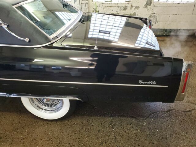 Cadillac DeVille 1975 image number 3