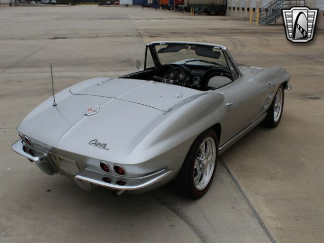 Chevrolet Corvette 1963 image number 11