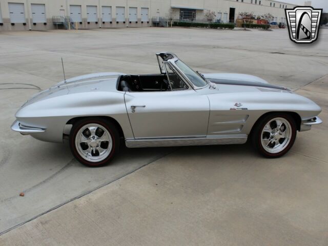 Chevrolet Corvette 1963 image number 14