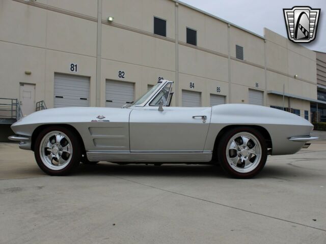 Chevrolet Corvette 1963 image number 28