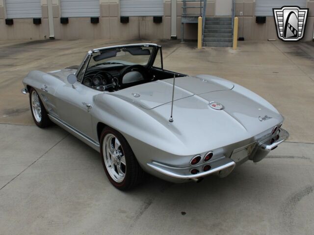 Chevrolet Corvette 1963 image number 29