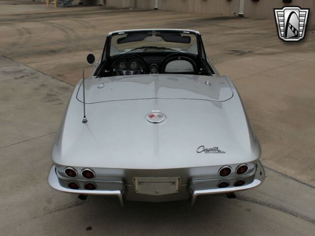 Chevrolet Corvette 1963 image number 32