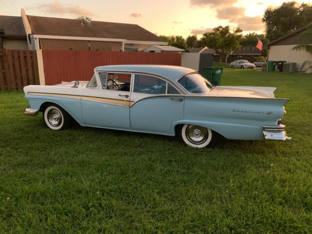 Ford Fairlane 1957 image number 1