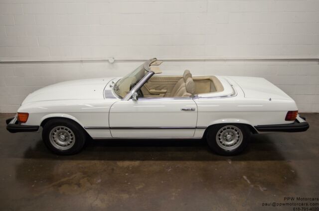 Mercedes-Benz SL-Class 1975 image number 15