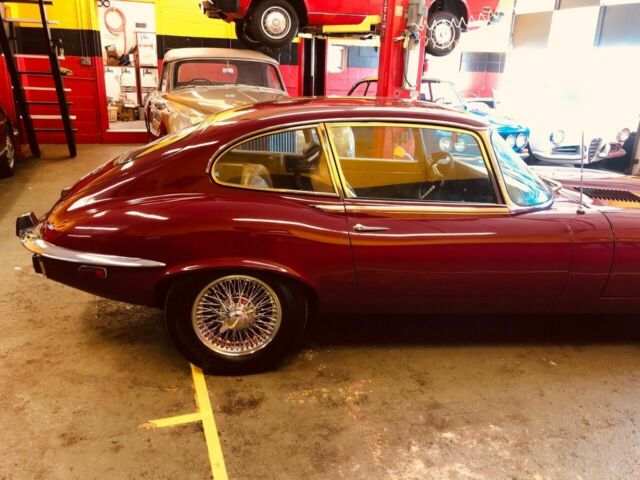 Jaguar E-Type 1971 image number 34