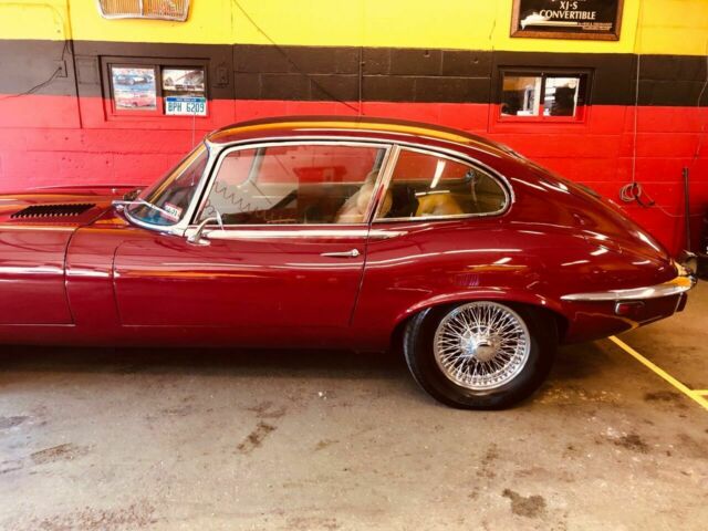 Jaguar E-Type 1971 image number 5