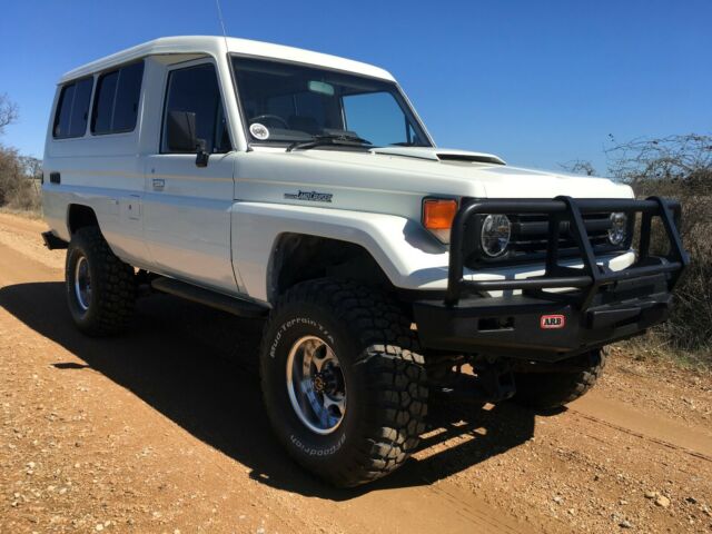 Toyota Land Cruiser 1977 image number 1