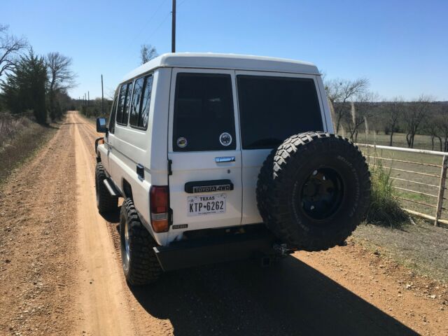 Toyota Land Cruiser 1977 image number 2