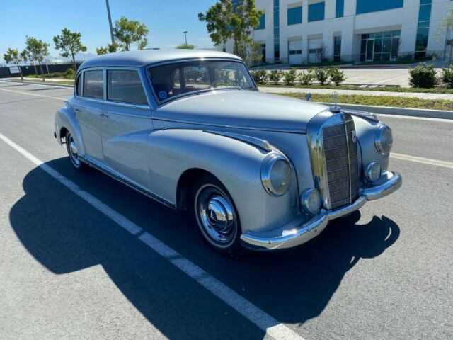 Mercedes-Benz 300-Series 1953 image number 19