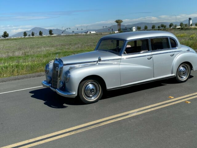 Mercedes-Benz 300-Series 1953 image number 20