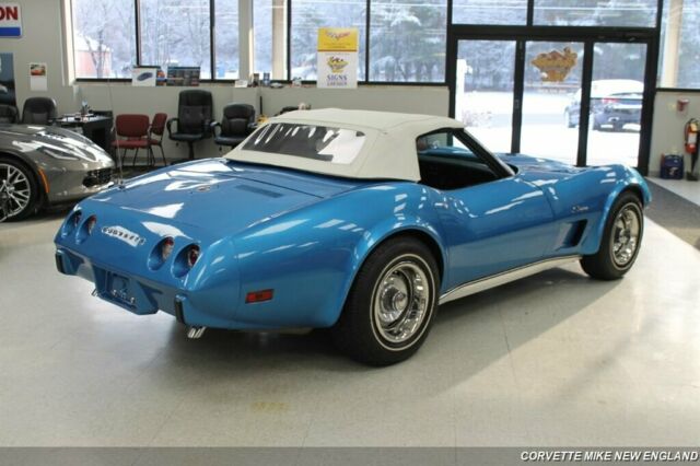 Chevrolet Corvette 1975 image number 29