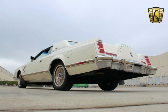 Lincoln Continental 1979 image number 10