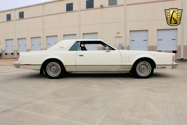 Lincoln Continental 1979 image number 18