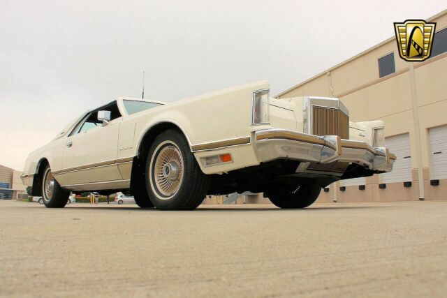 Lincoln Continental 1979 image number 22