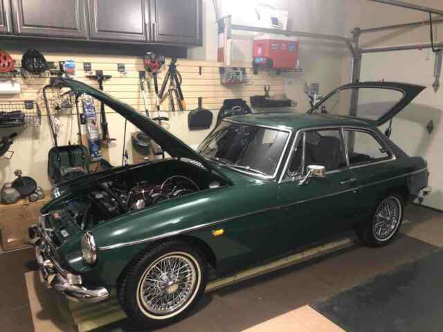 MG B GT 1969 image number 24