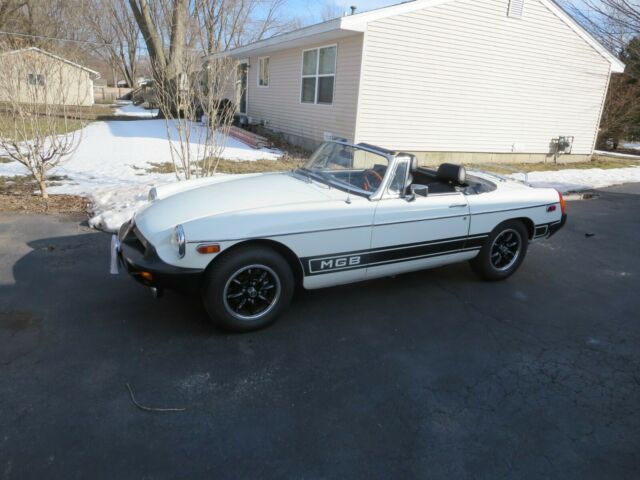 MG MGB 1977 image number 24