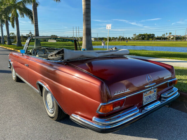 Mercedes-Benz 200-Series 1967 image number 6