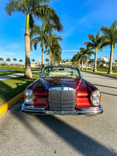 Mercedes-Benz 200-Series 1967 image number 7