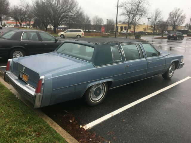 Cadillac Fleetwood 1977 image number 16