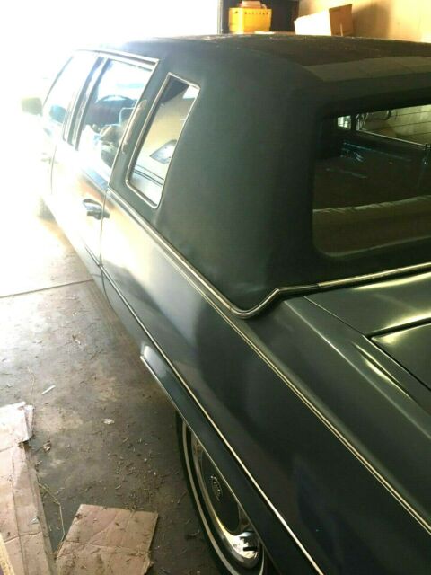 Cadillac Fleetwood 1977 image number 3