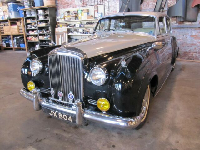 Bentley S2 Saloon 1960 image number 24