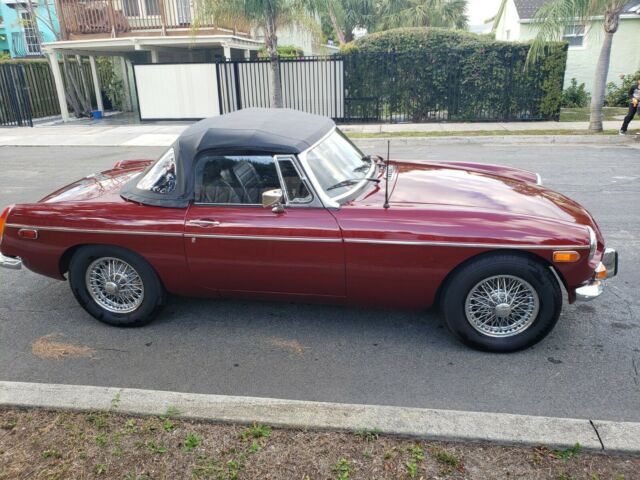 MG MGB 1974 image number 29