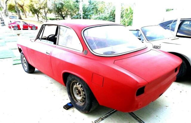 Alfa Romeo GTV 1967 image number 18