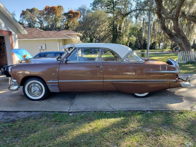 Ford Crown Victoria 1951 image number 18