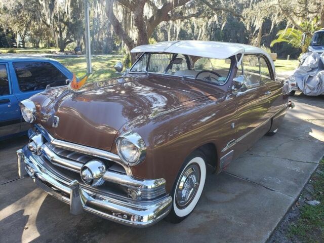 Ford Crown Victoria 1951 image number 22