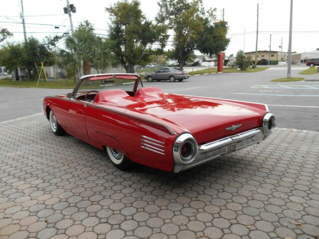 Ford Thunderbird 1961 image number 10