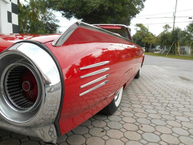 Ford Thunderbird 1961 image number 15