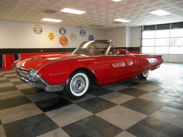 Ford Thunderbird 1961 image number 18