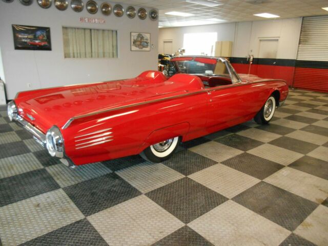 Ford Thunderbird 1961 image number 20