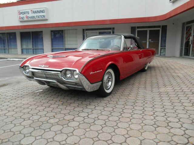 Ford Thunderbird 1961 image number 24