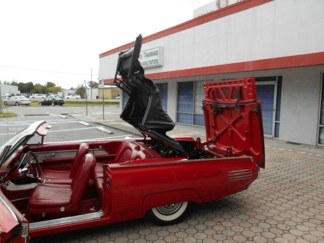 Ford Thunderbird 1961 image number 31