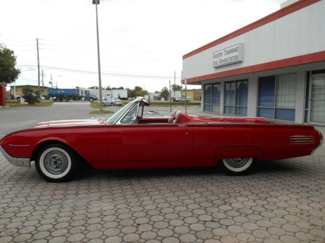 Ford Thunderbird 1961 image number 33