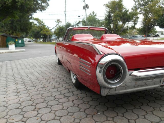 Ford Thunderbird 1961 image number 38