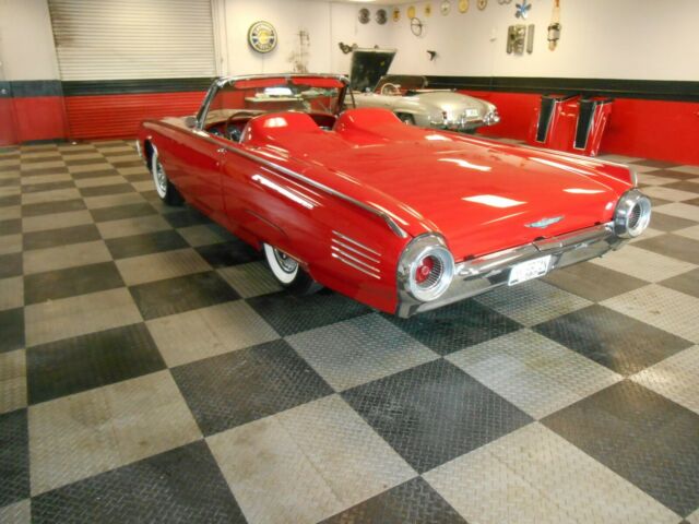 Ford Thunderbird 1961 image number 43