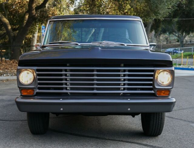 Ford F-250 1967 image number 2