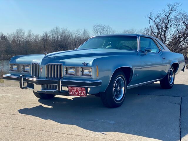 Pontiac Grand Prix 1977 image number 0